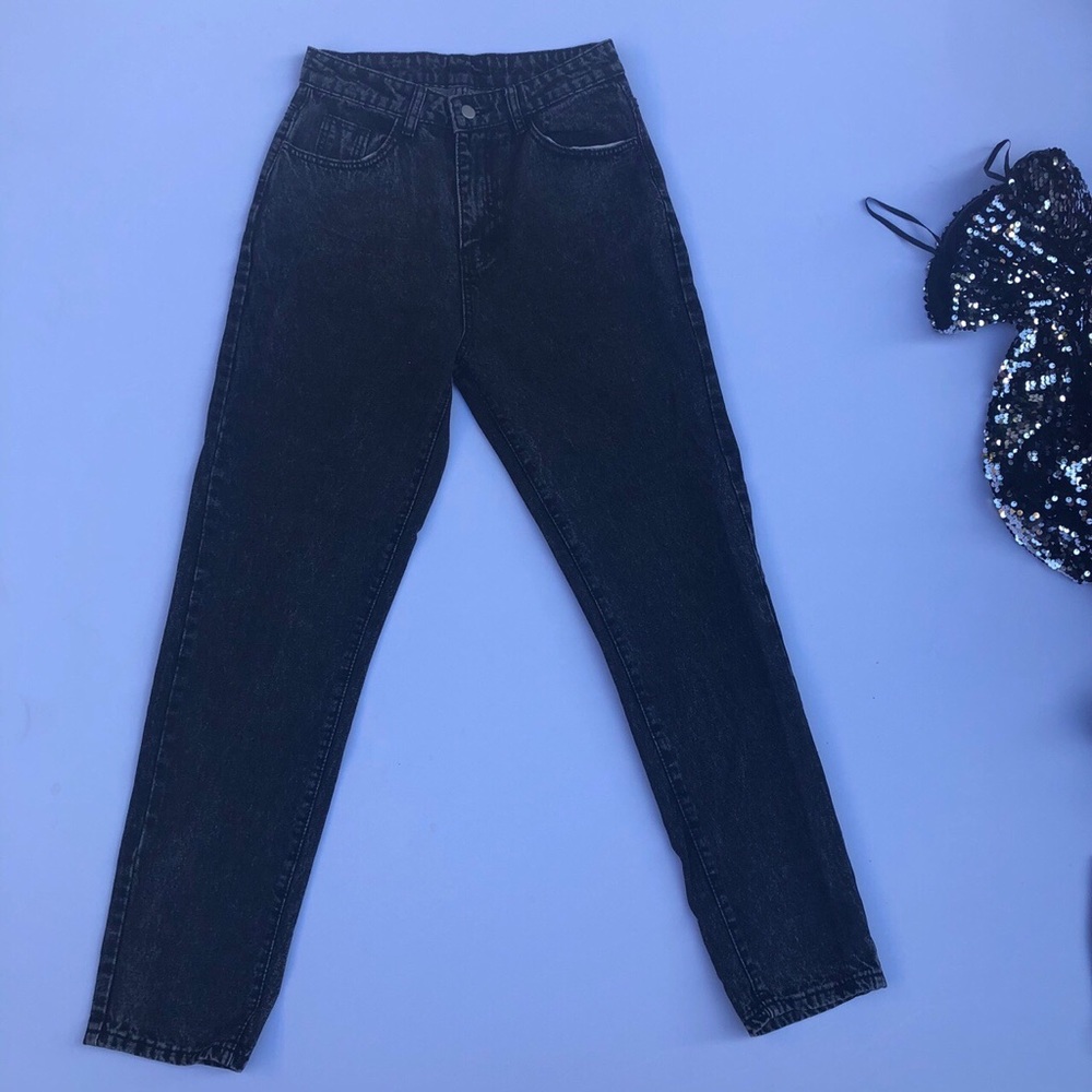 High waisted mom jeans in washed black! ⚡️
